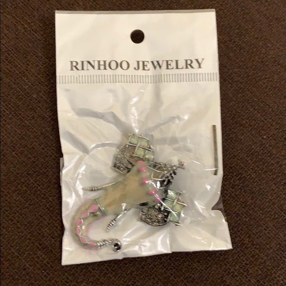 New! Gorgeous Jeweled Elephant Brooch - Picture 5 of 5